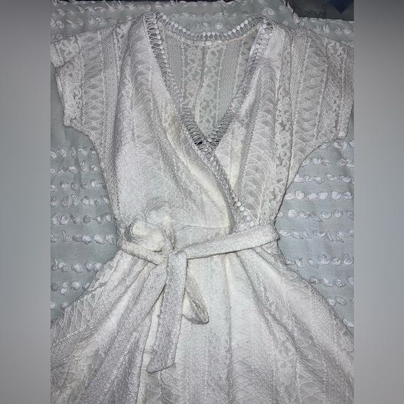 B Darlin Lace Short Sleeve V Neck Dress Size 1/2 - Picture 2 of 7